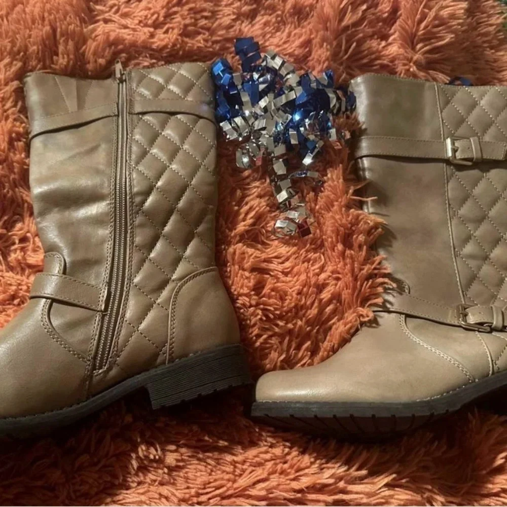 Boots for Girls, Tan or Camel Color. Faux Leather. Ball Brand Size 4